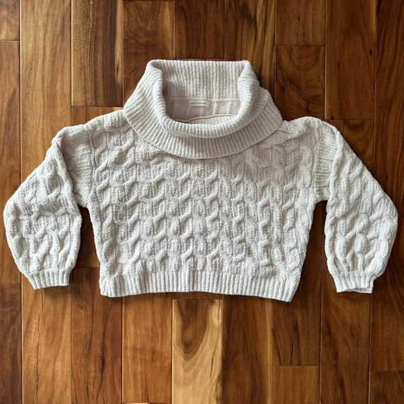 Moon & Madison White Oversized Cropped Cowlneck Sweater size Medium - Picture 1 of 3
